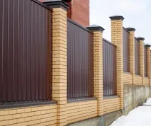 Парапети для огорож металеві, з жерсті, з профнастилу, бетонні. металеві