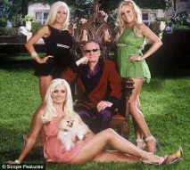 Одкровення подружок Х’ю Хефнера про звичаї в особняку Playboy одкровення