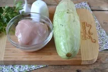 Кабачки в духовці з куркою куркою