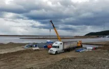 Плавуча заправна станція річці