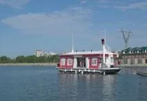 Плавуча заправна станція водного