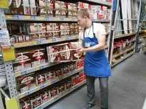 Мерчандайзинг у невеликому магазині DIY асортимент