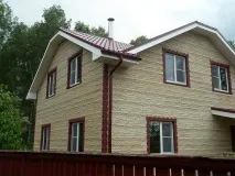 Облицювання фасаду будинку пластиковими панелями під камінь. пластиковими