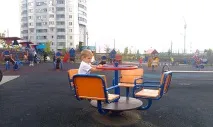 Дитина на прогулянці як поводитися мамі безбаштового хлопчика прогулянці
