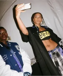 Репер Snoop Dogg та Joyrich випустили спільну колекцію одягу snoop