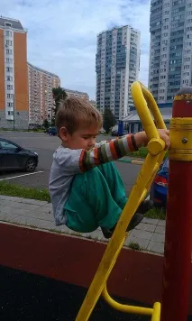Дитина на прогулянці як поводитися мамі безбаштового хлопчика поводитися