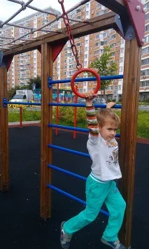Дитина на прогулянці як поводитися мамі безбаштового хлопчика поводитися