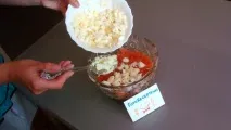 Як приготувати салат з баклажанів з помідорами і часником. приготувати