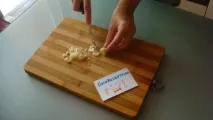 Як приготувати салат з баклажанів з помідорами і часником. баклажанів