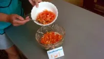 Як приготувати салат з баклажанів з помідорами і часником. салат