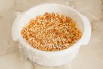 Салат з волоськими горіхами та куркою. волоськими