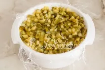 Салат з волоськими горіхами та куркою. волоськими