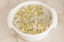 Салат з волоськими горіхами та куркою. куркою