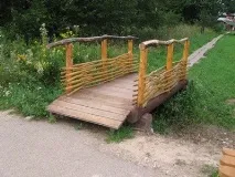 Шкільний простір заводські будні, офісна рутина або місце існування заводські