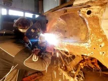 Зварювання кузова автомобіля напівавтоматом автомобіля