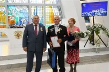 У Самарі найміцнішим подружнім парам вручили медалі За любов і вірність - Волга Ньюс парам