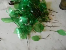 Яблуня із пластикових пляшок дроту