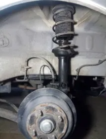 Заміна стійок (амортизаторів) автомобіля стійок
