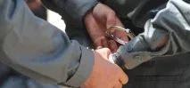 задържане държи