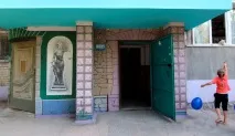 Живе казка у під’їзді, або Незвичайні під’їзди незвичайні