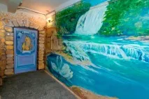 Живе казка у під’їзді, або Незвичайні під’їзди живе