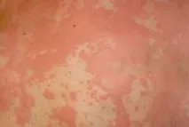 може