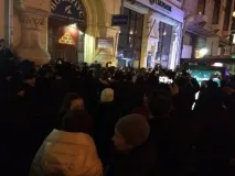 Протестувальники в центрі Києва розбили вікна у будівлі - Ощадбанку - 112 Україна києва