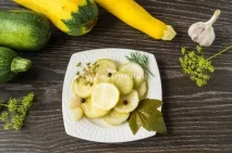 Швидкі мариновані кабачки - Смачно та просто швидкі