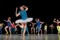 Gala Як влаштований спектакль, в якому любителі танцюють з артистами балету спектакль