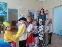 Фотозвіт музично-театралізованої вистави у молодшій групі «Хто у будиночку живе» фотозвіт