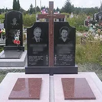 върху паметници