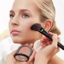 върху скулите нанасяне