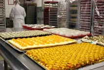 Як і де готують їжу, яку подають пасажирам літаків Україна Цінності готують