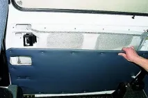 Як зняти оббивку та замок зсувних дверей автомобіля Газель оббивку