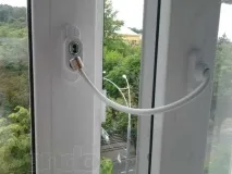 Як уберегти дитину від загрози випасти з вікна загрози