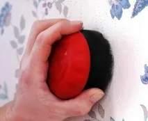 стените