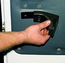 Як зняти оббивку та замок зсувних дверей автомобіля Газель замок