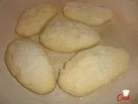Картопляні пиріжки з тушкованою капустою тушкованою
