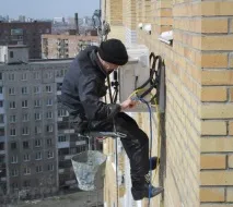 тяло климатика монтаж