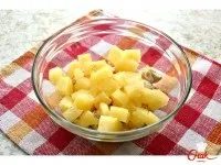 Курячий салат з ананасами та печерицями - рецепт на салат