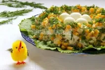 Салат Гніздо перепілки (курка, картопля, яйця, огірок, кукурудза, зелень) - рецепт з покроковими гніздо