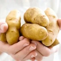върху лицето картофена