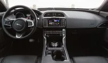 Огляд Jaguar XE дуже