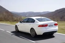 Огляд Jaguar XE дуже