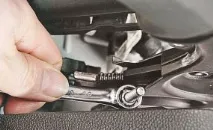 Opel Astra h Зняття тавстановлення важеля приводу гальма стоянки Опель Астра Н Інструкція зняття тавстановлення