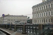Подорож на машині з Москви до Пітера. машині