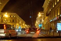 Подорож на машині з Москви до Пітера. машині