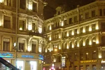 Подорож на машині з Москви до Пітера. машині