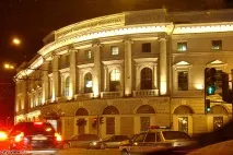 Подорож на машині з Москви до Пітера. машині