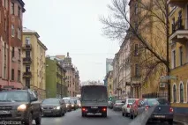 Подорож на машині з Москви до Пітера. машині